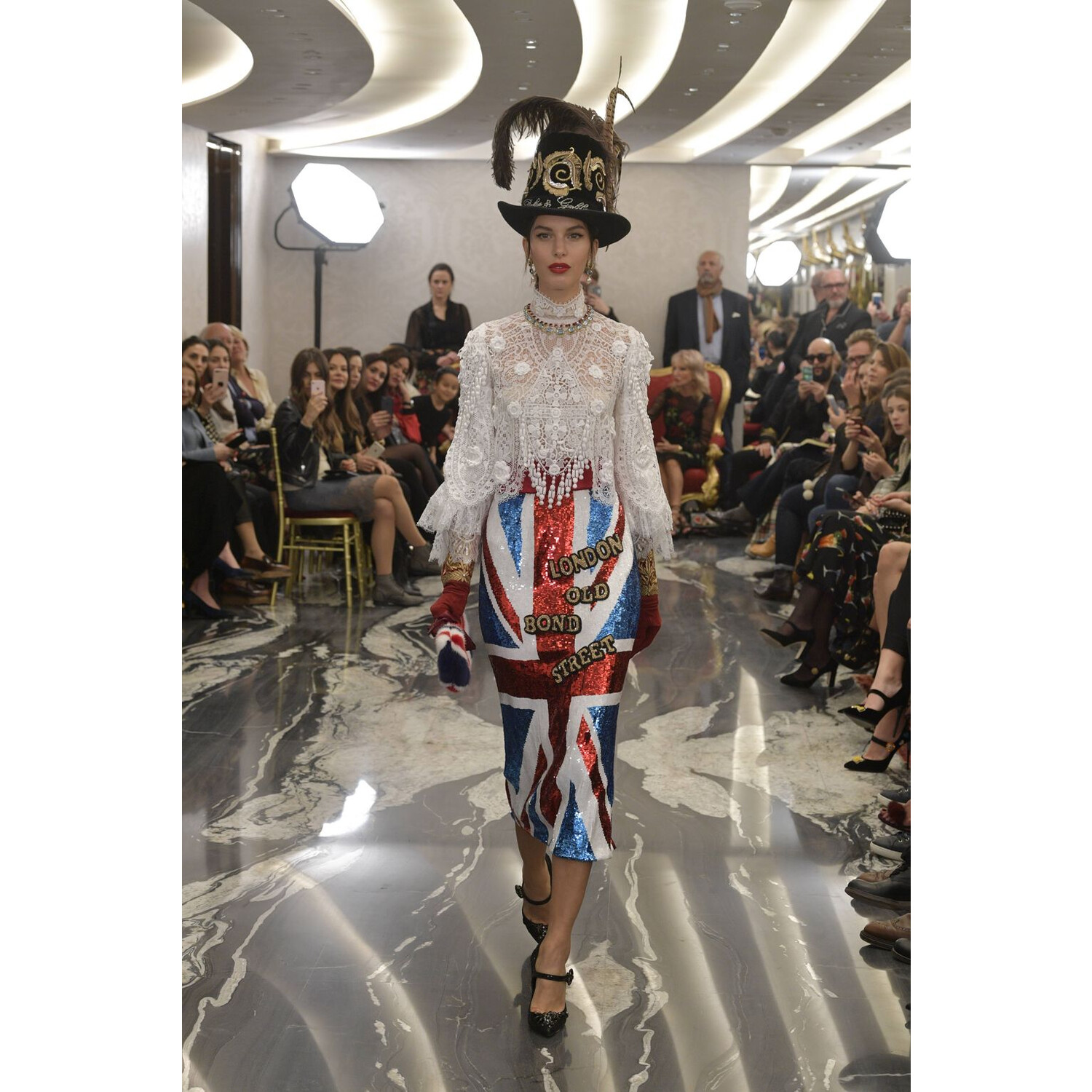 Фото Dolce & Gabbana Alta Moda show British-01